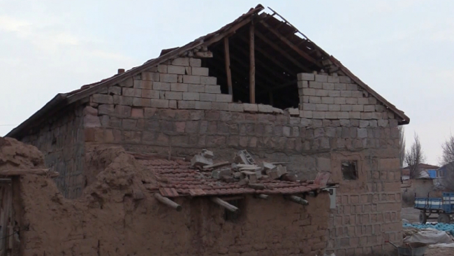 Kayseri'deki depremde bazı evlerde çatlaklar oluştu